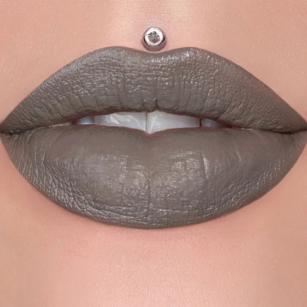 🌸 4/$25 Jeffree Star Velvet Trap Lipstick- Grave Digger